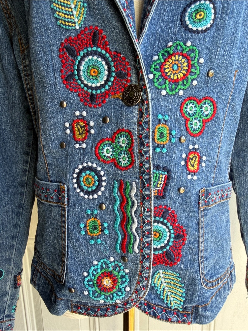 Ruby Rd. Colorful Festival Western Boho Size 8 Embroidered Denim Blazer - Picture 7 of 9